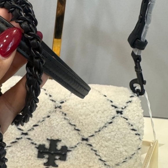 Tory Burch Britten Quilted Boucle Convertible Crossbody/ BNWT - Picture 5 of 7